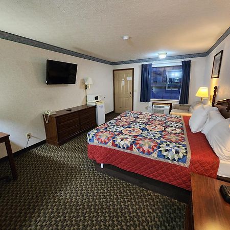 Americas Inn Bardstown Bagian luar foto