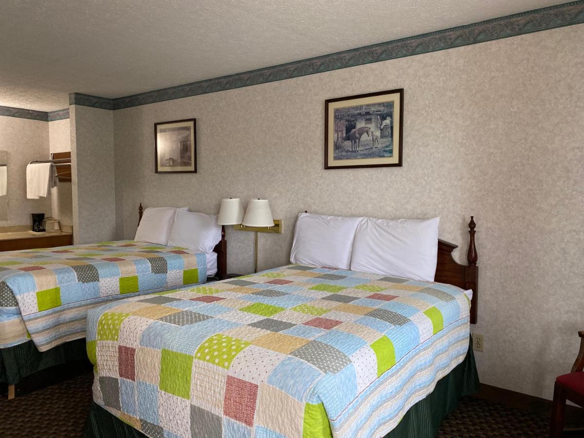 Americas Inn Bardstown Bagian luar foto