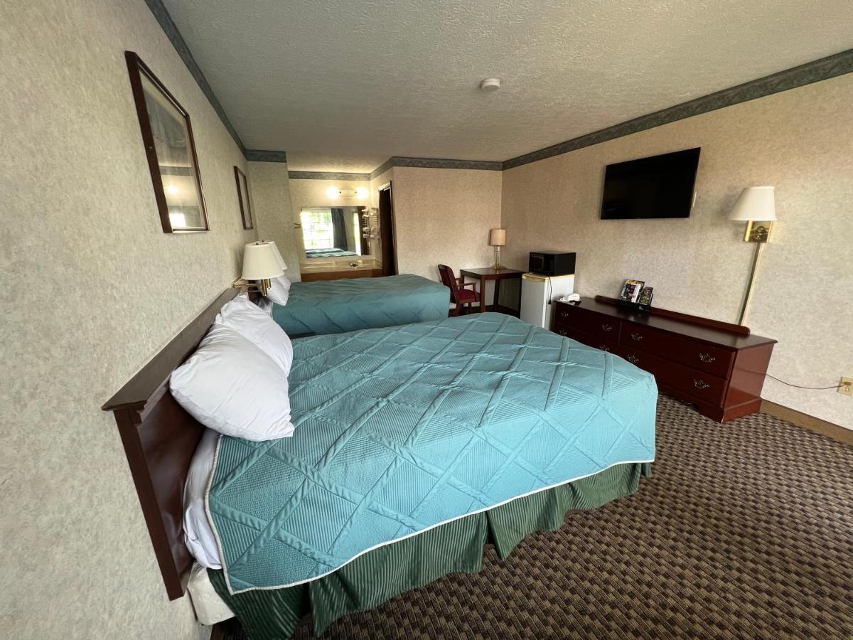 Americas Inn Bardstown Bagian luar foto