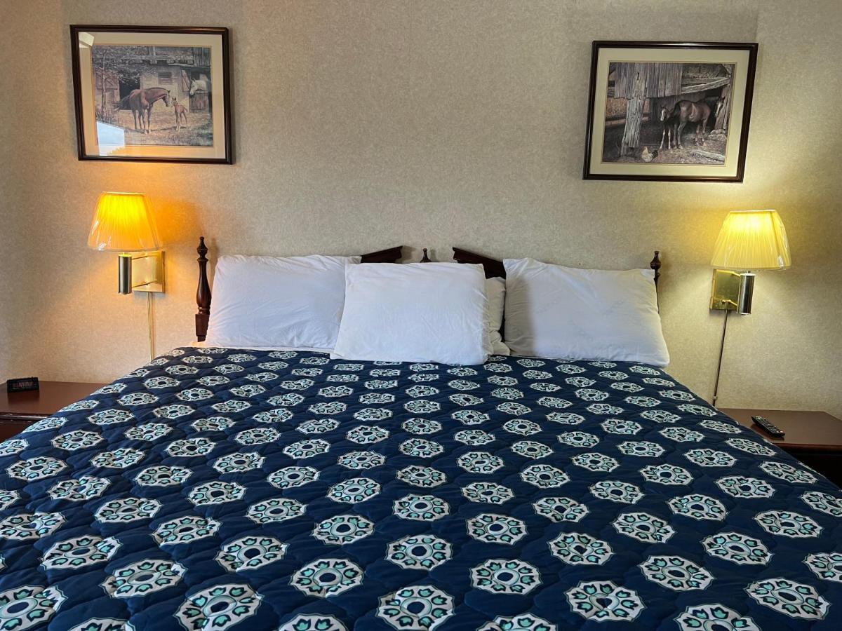 Americas Inn Bardstown Bagian luar foto