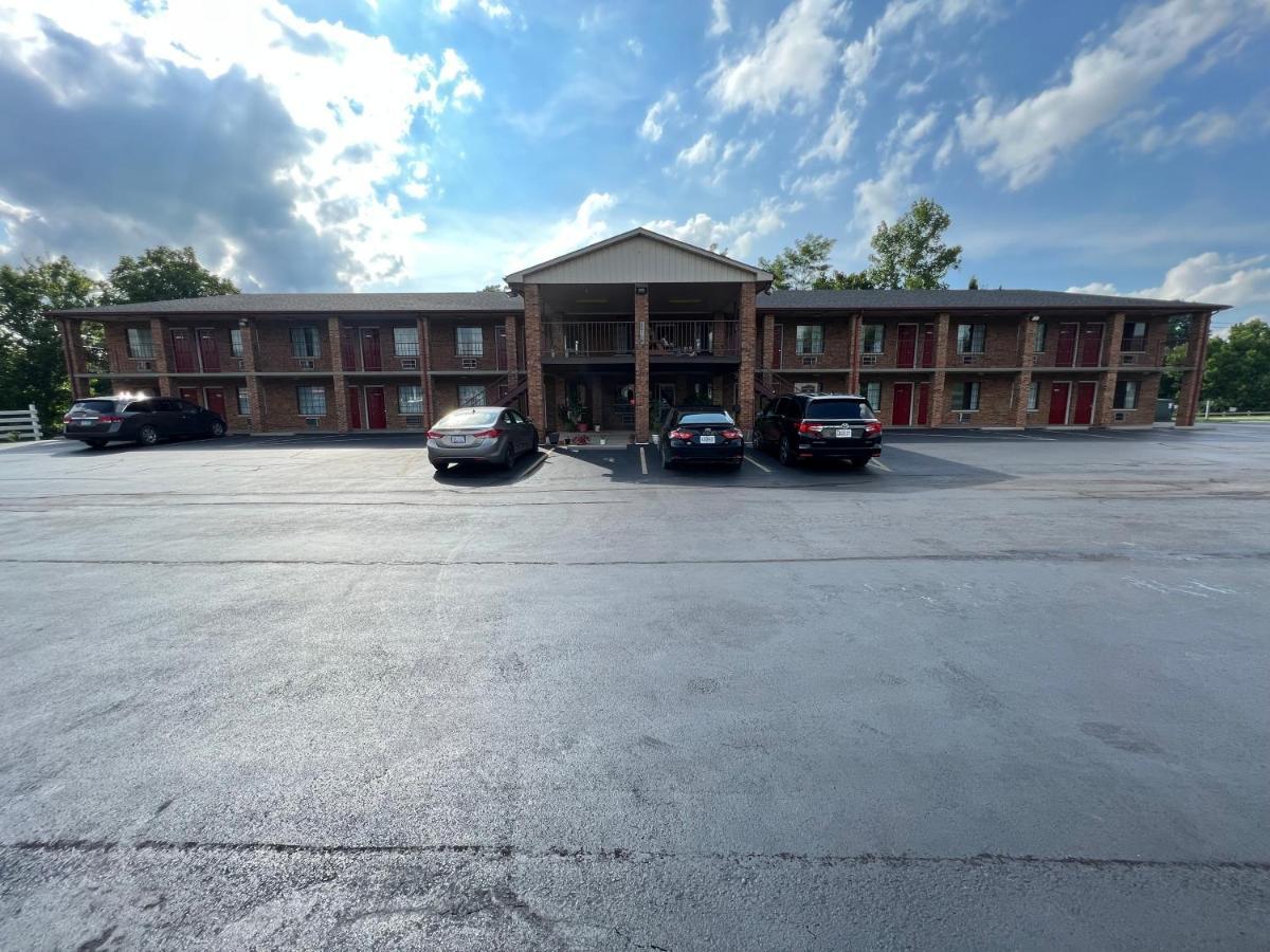 Americas Inn Bardstown Bagian luar foto
