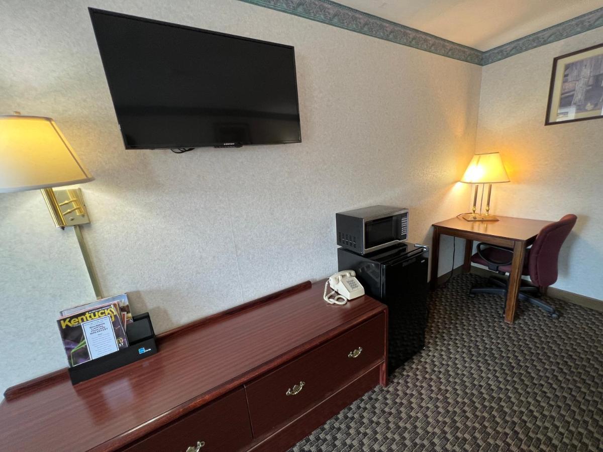 Americas Inn Bardstown Bagian luar foto