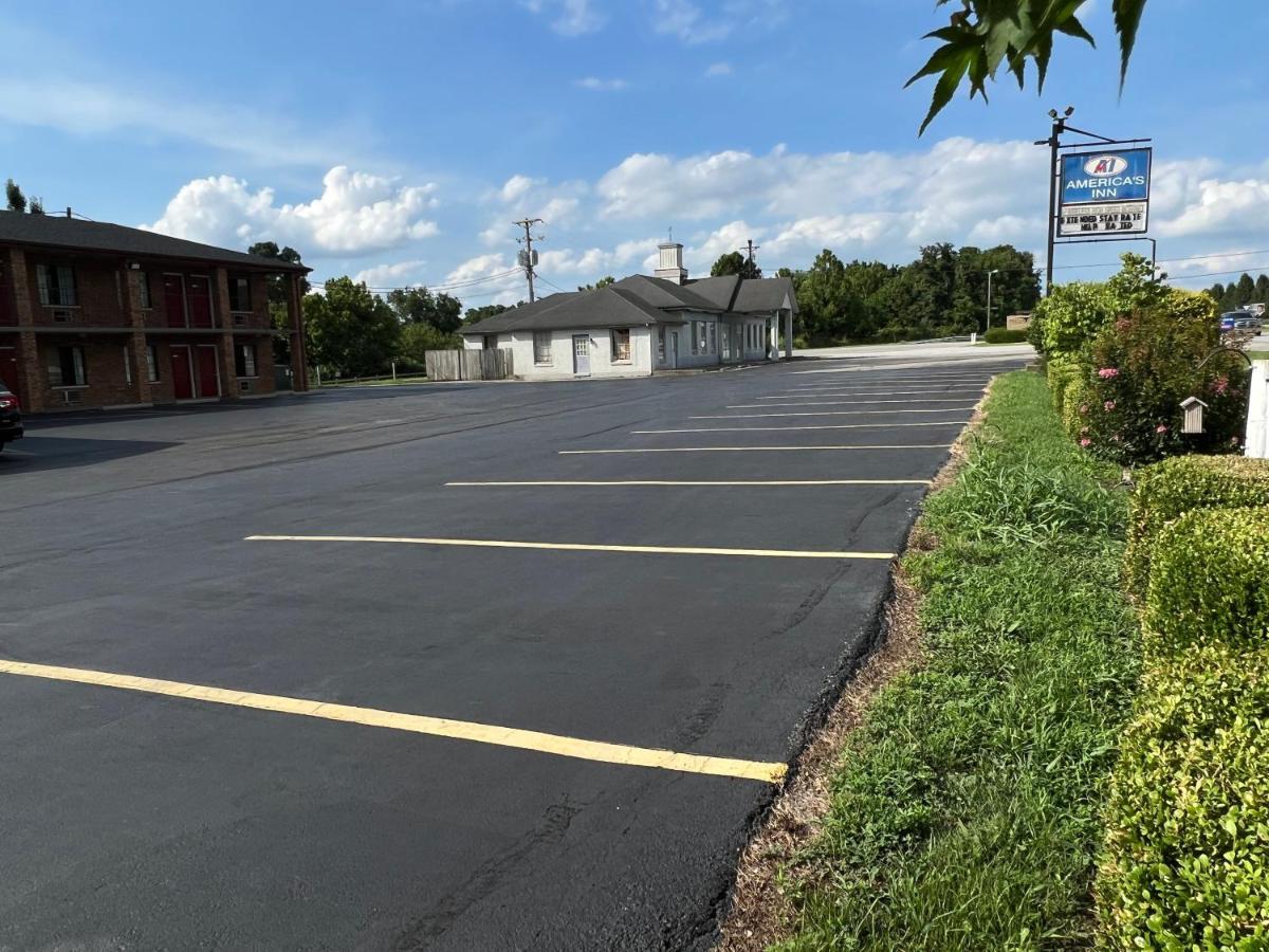 Americas Inn Bardstown Bagian luar foto
