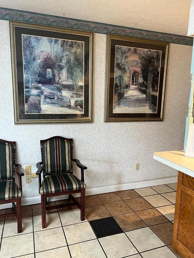 Americas Inn Bardstown Bagian luar foto